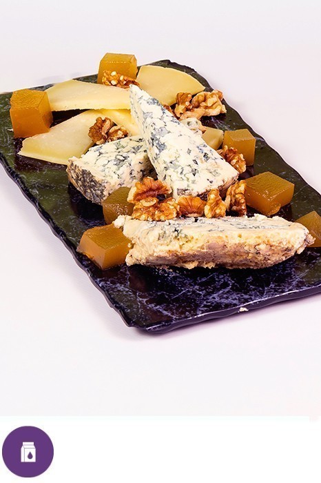 CHEESE BOARD WITH SWEET CHUTNEY AND WALNUTS