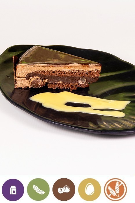 CHOCOLATE MOUSSE CAKE WITH VANILLA CREAM